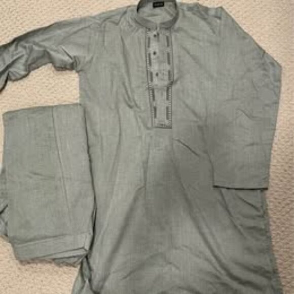 Gently used super soft light green Kurta and shalwar set - Picture 1 of 3